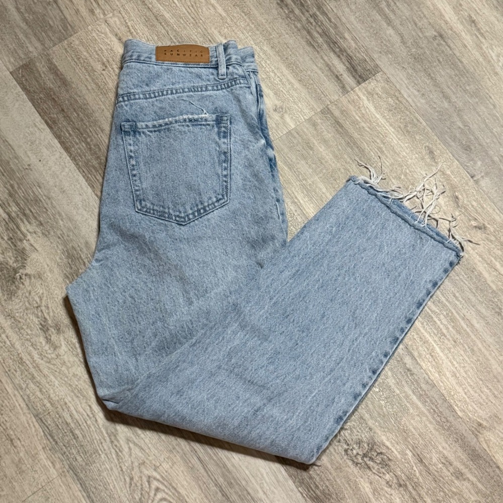 PacSun Light Wash Distressed Straight Leg Jeans Women‎ Size 28 Raw Hem